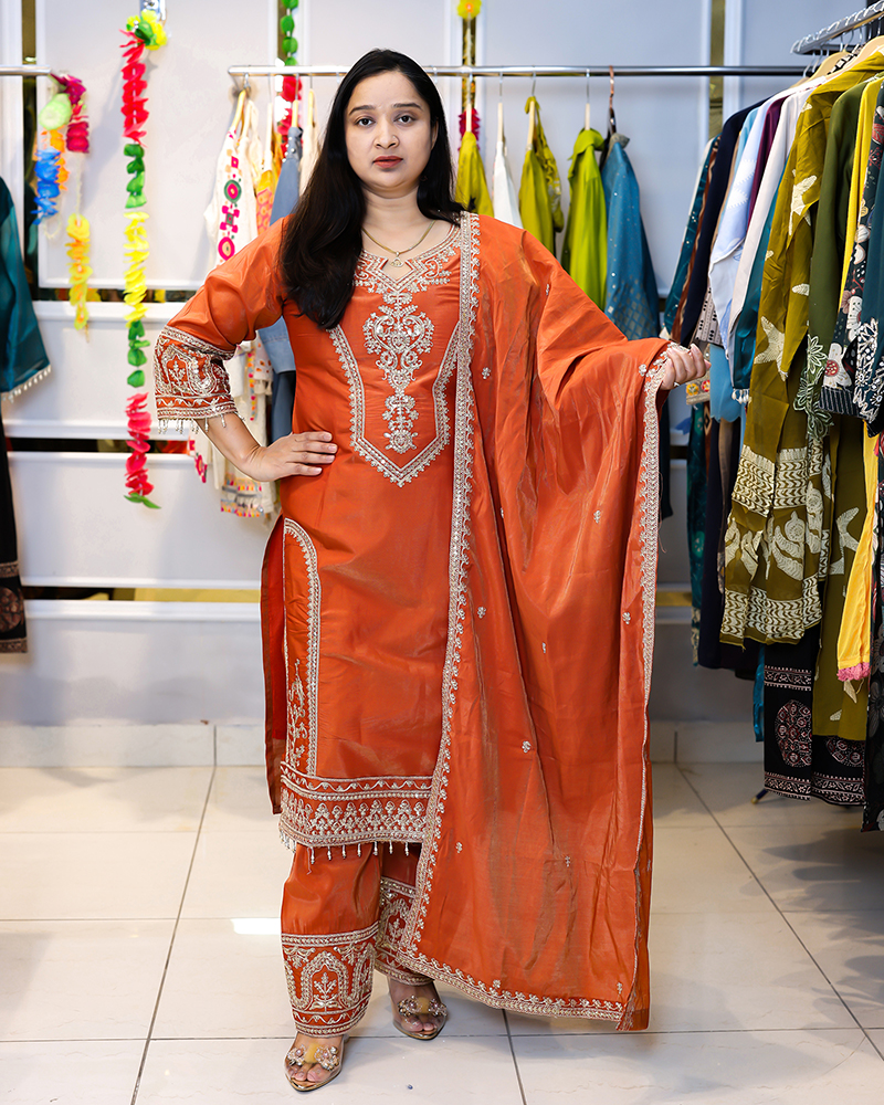 Stylish Pakistani Suit