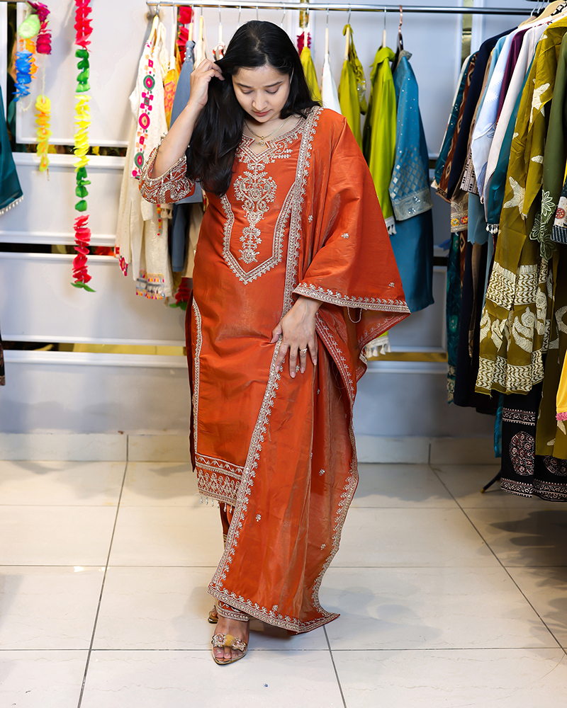 Stylish Pakistani Suit