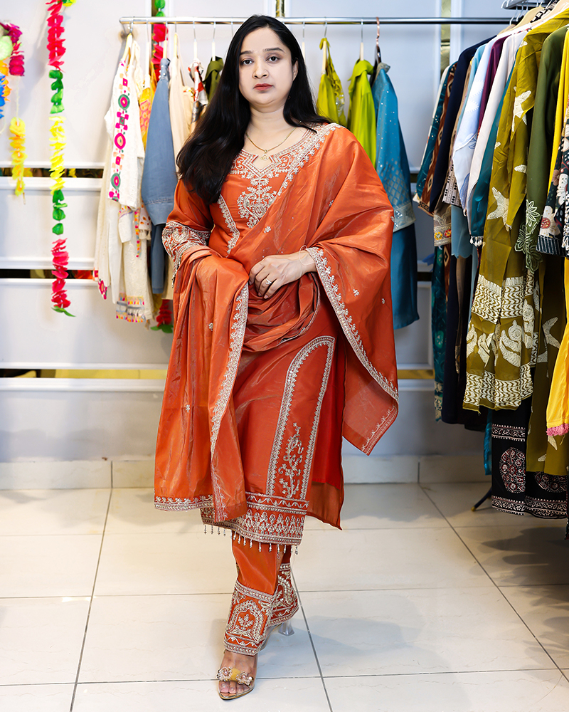Stylish Pakistani Suit