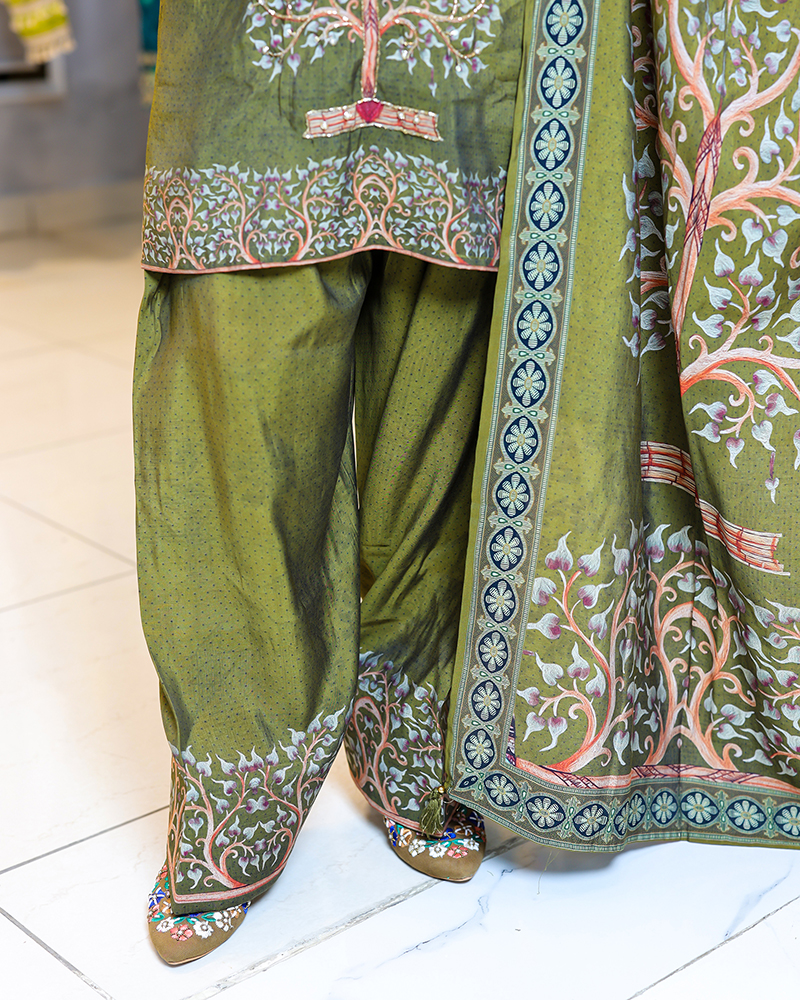 Stylish Farshi Salwar Suit